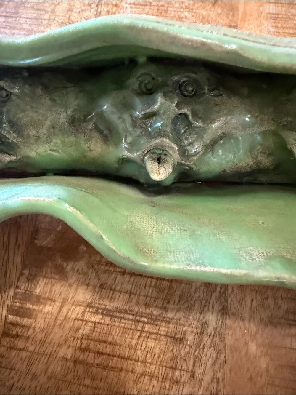 4 Face Anthropomorphic 3D Pea Pod Signed Clay Pottery Vintage 2000 15x3x3”